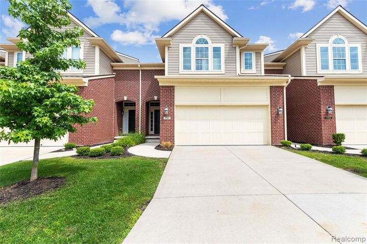 Property Photo:  7512 Berry Wood Lane  MI 48322 