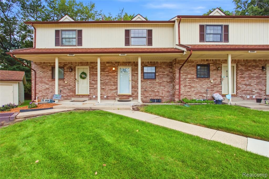 Property Photo:  35893 Castlewood Court  MI 48185 