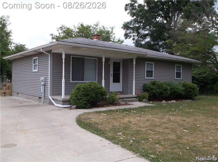 Property Photo:  412 Sherwood Court  MI 48442 