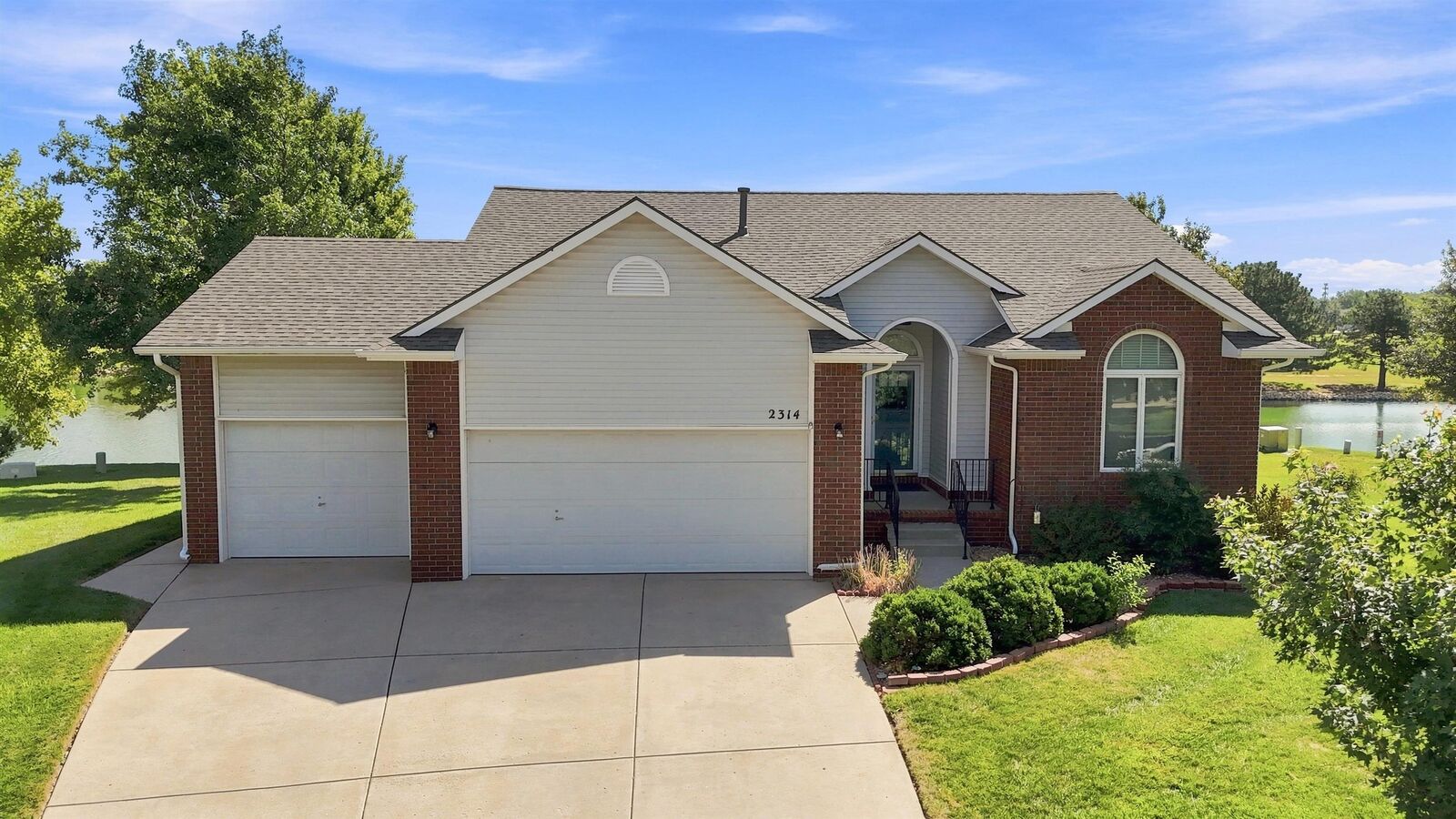 Property Photo:  2314 N Parkridge Ct  KS 67205 