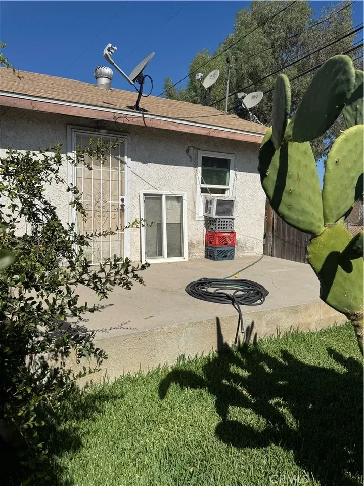 Property Photo:  174 E 11th  CA 92570 