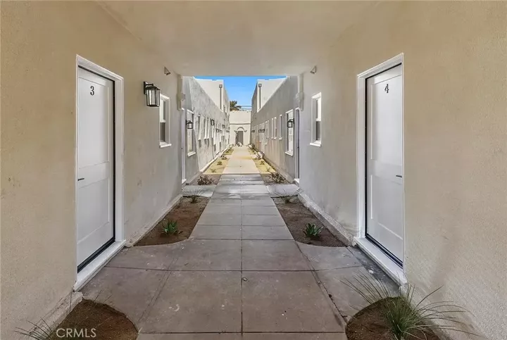 Property Photo: 1237 E 1st 8 CA 90802