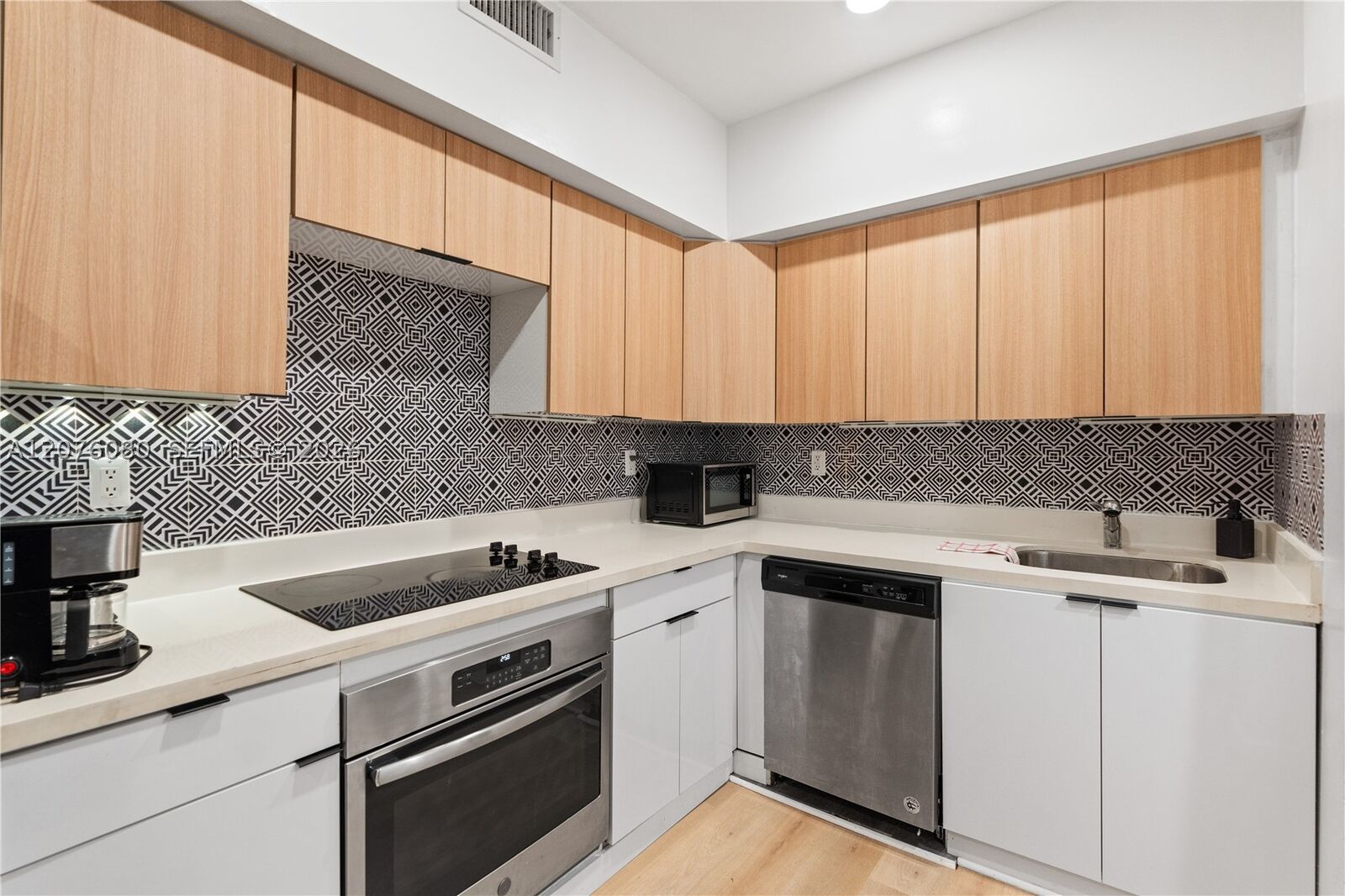 Property Photo:  810 7th St 102  FL 33139 