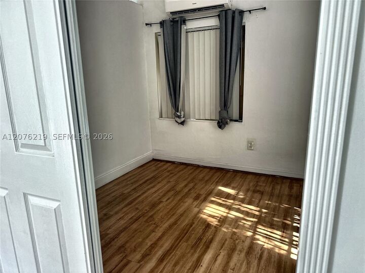 Property Photo: 1935 Lincoln St 2 FL 33020