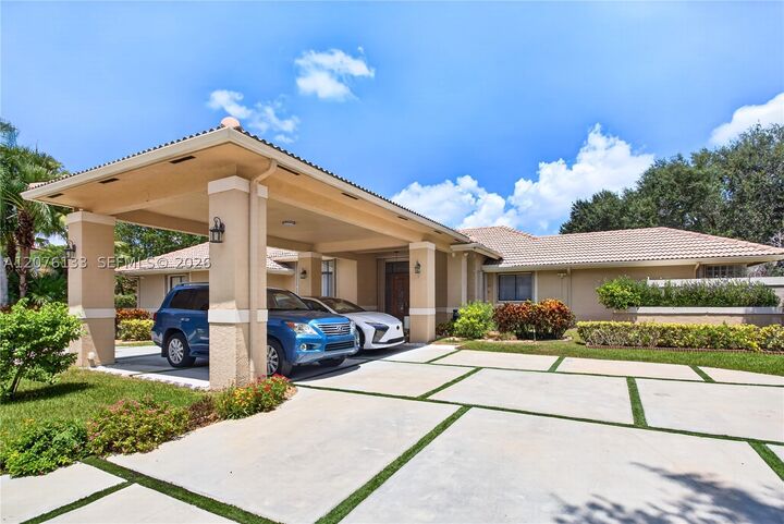Property Photo: 2725 Hunter Rd FL 33331