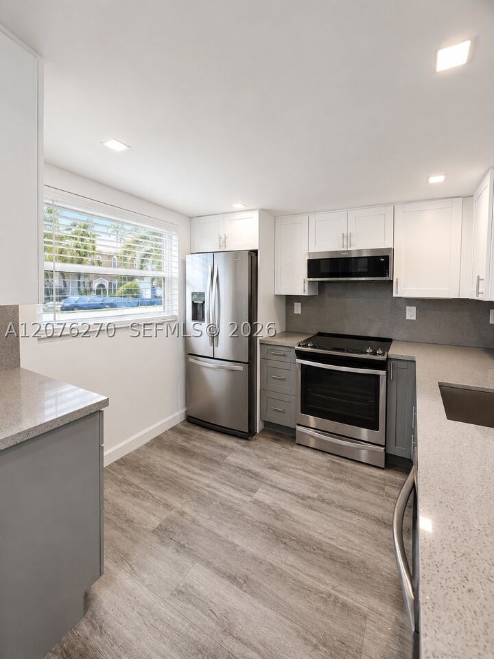 Property Photo:  4000 NE 170th St 206  FL 33160 