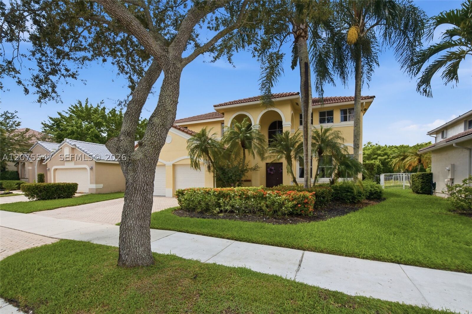 Property Photo: 861 Crestview Cir FL 33327