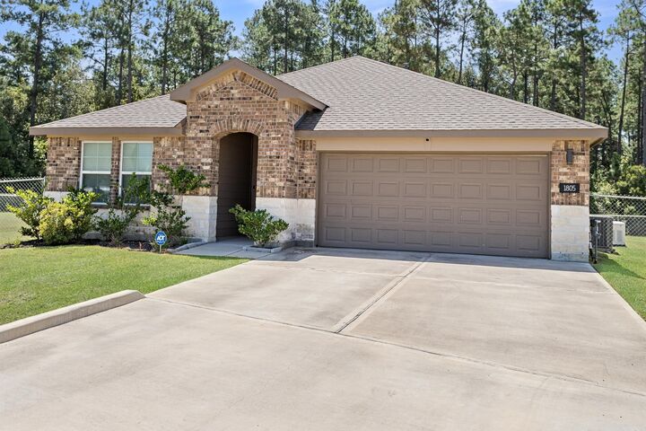 Property Photo: 1805 Hawkins Way TX 77659