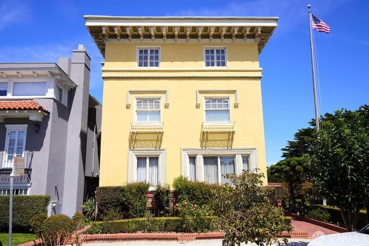Property Photo:  2 W Clay Street  CA 94121 