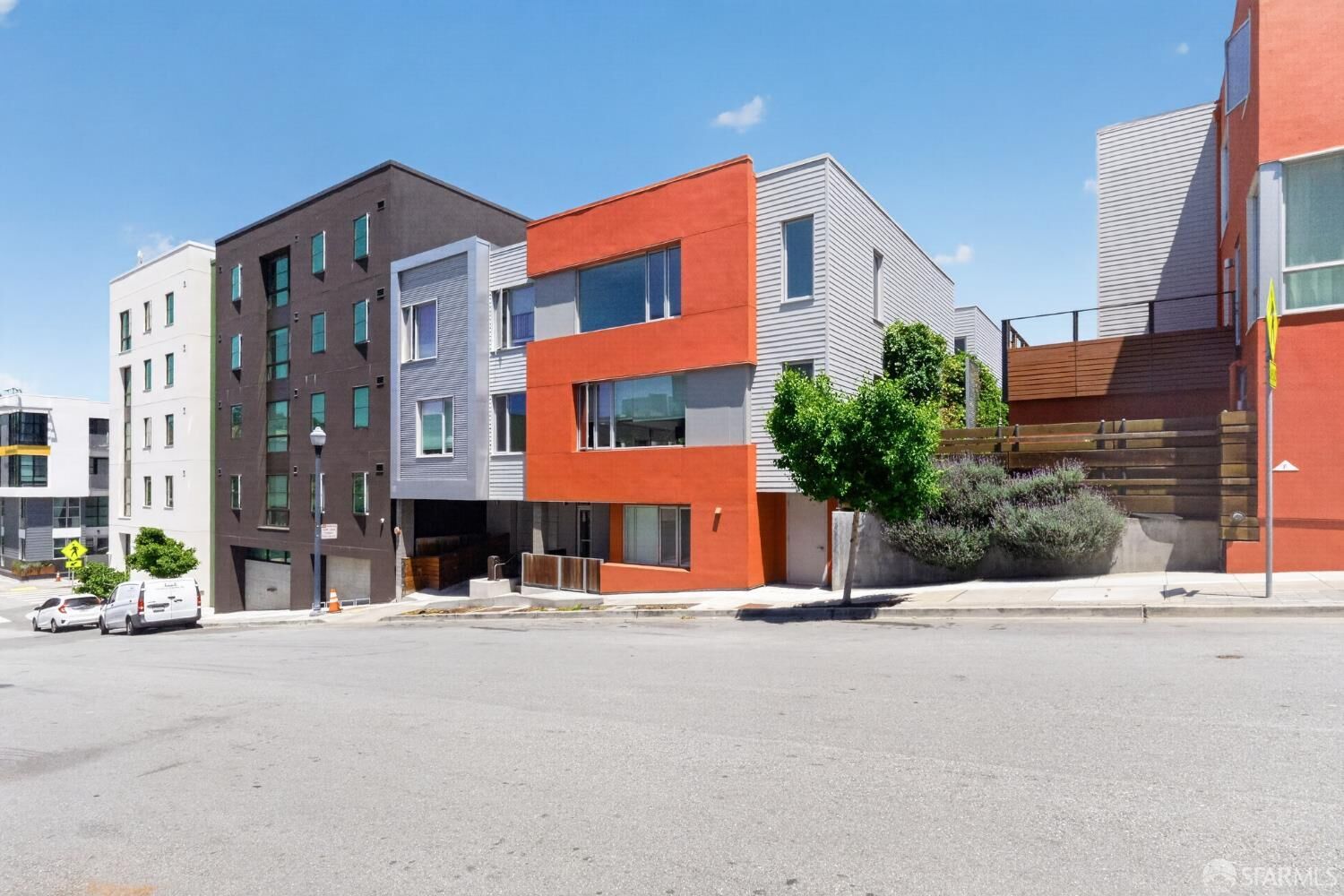 Property Photo:  570 Innes Avenue 302  CA 94124 
