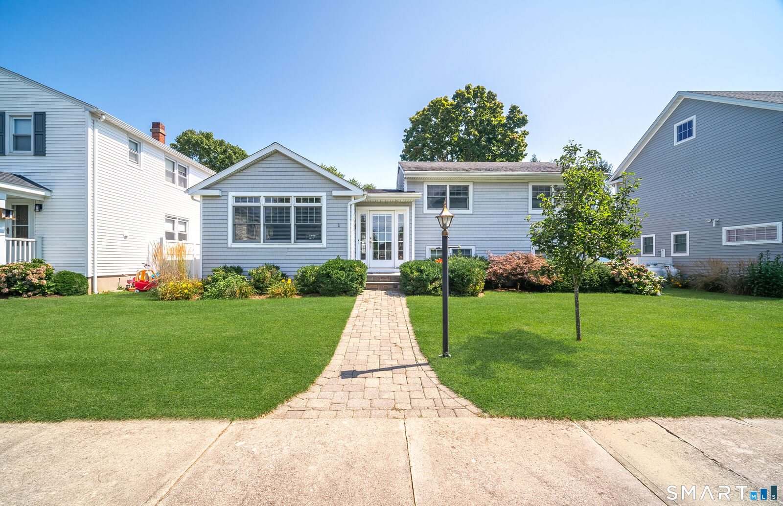 Property Photo:  4 East Walk  CT 06413 