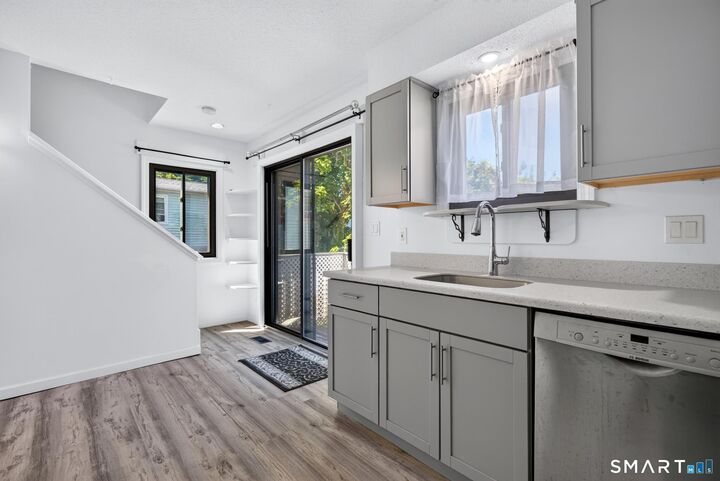 Property Photo: 496 Woodward Avenue 4 CT 06512