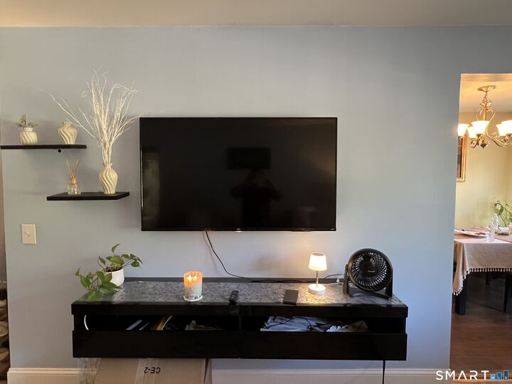 Property Photo:  20 Teresa Place 20  CT 06606 