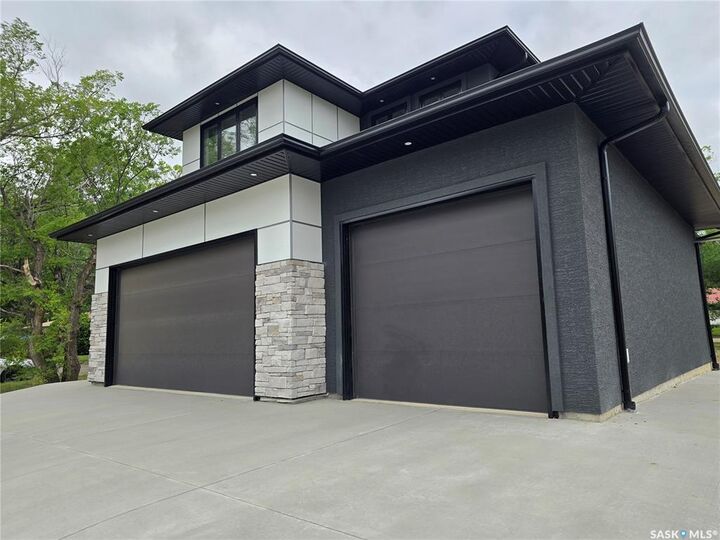 Property Photo: 3 Kenney Crescent SK S4H 0K5