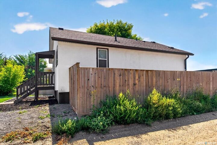Property Photo:  1726 Rothwell Street  SK S4N 2B9 