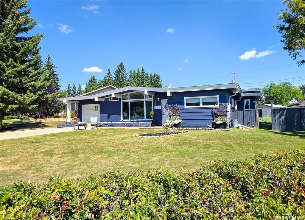 Property Photo:  808 Prince Edward Street  SK S0A 2P0 