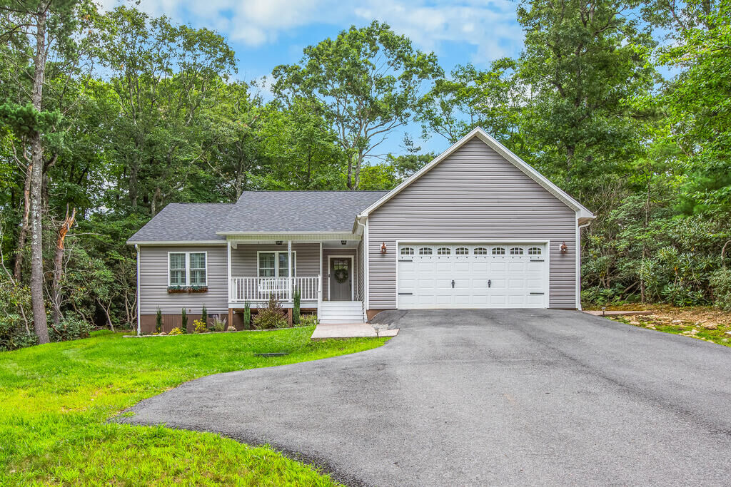Property Photo: 225 Matterhorn VA 24328