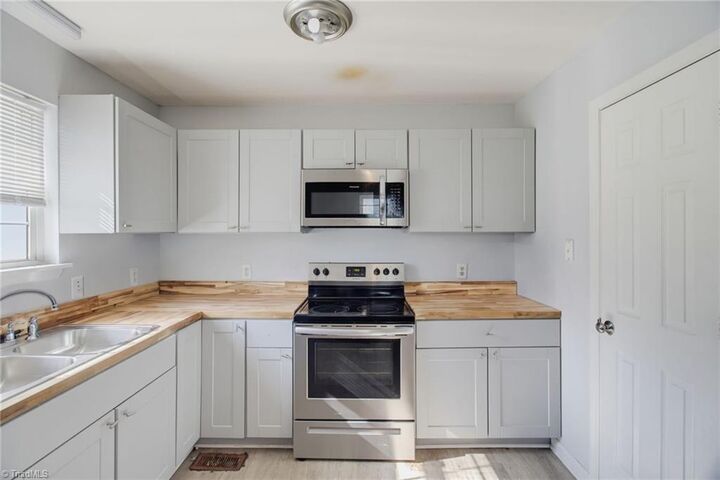 Property Photo:  3 Dan Hughes Court  NC 27405 