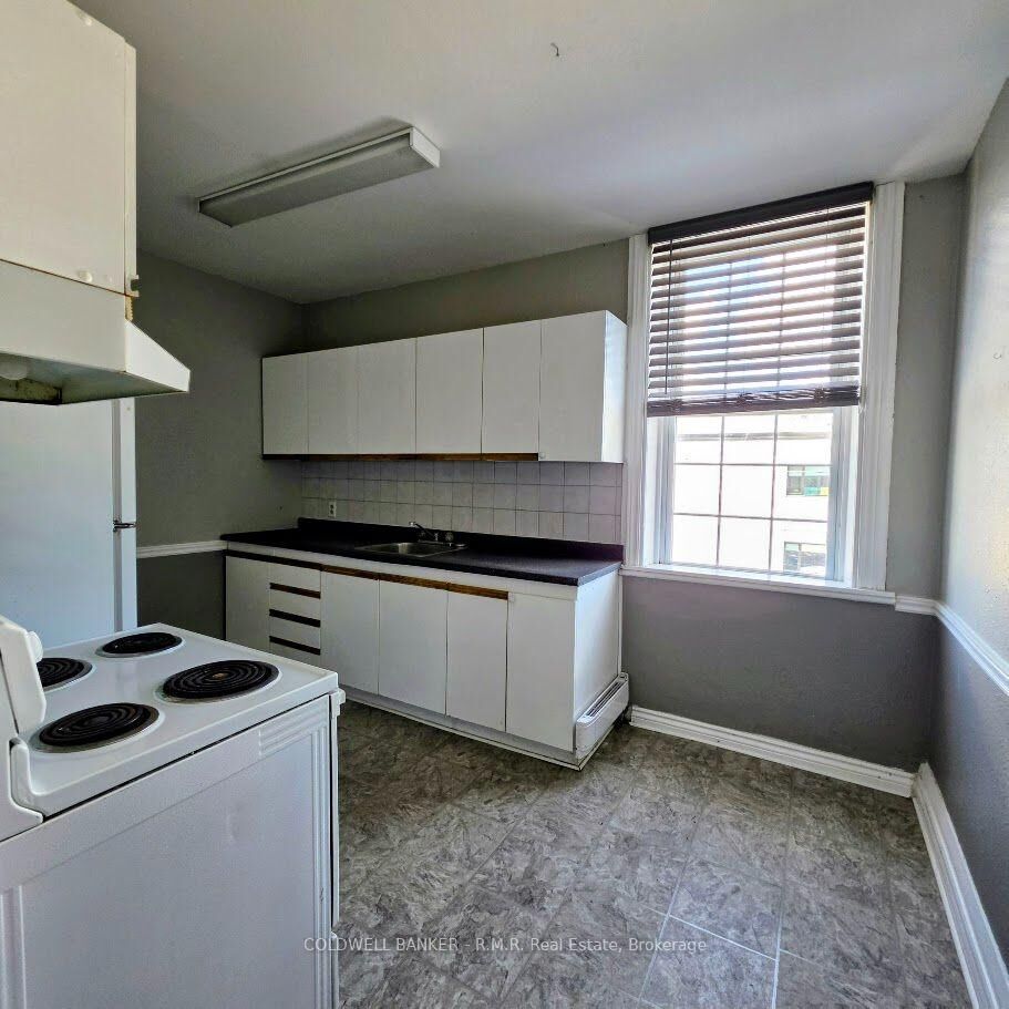 Property Photo: 47 William Street N 4 ON K9V 3Z9