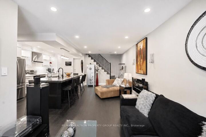 Property Photo: 1400 The Esplanade N/A N 402 ON L1V 6V2