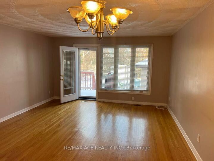 Property Photo:  26 Oakridge Drive Main  ON M1M 2A4 