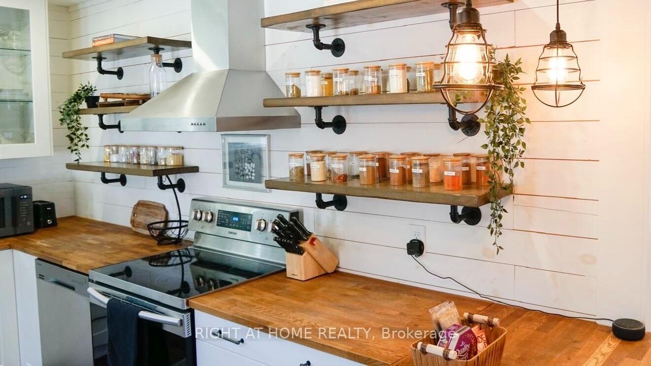 Property Photo: 110 Cameron Avenue N ON L8H 4Z2