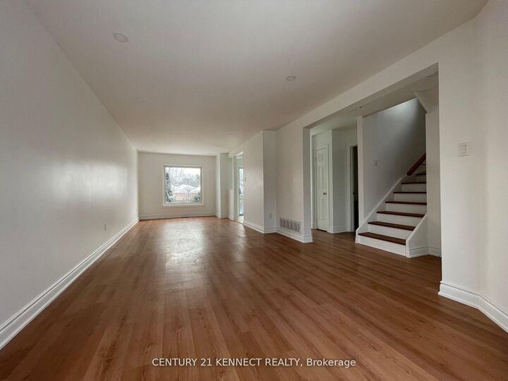 Property Photo:  35 Drake Drive  ON L4N 8X4 