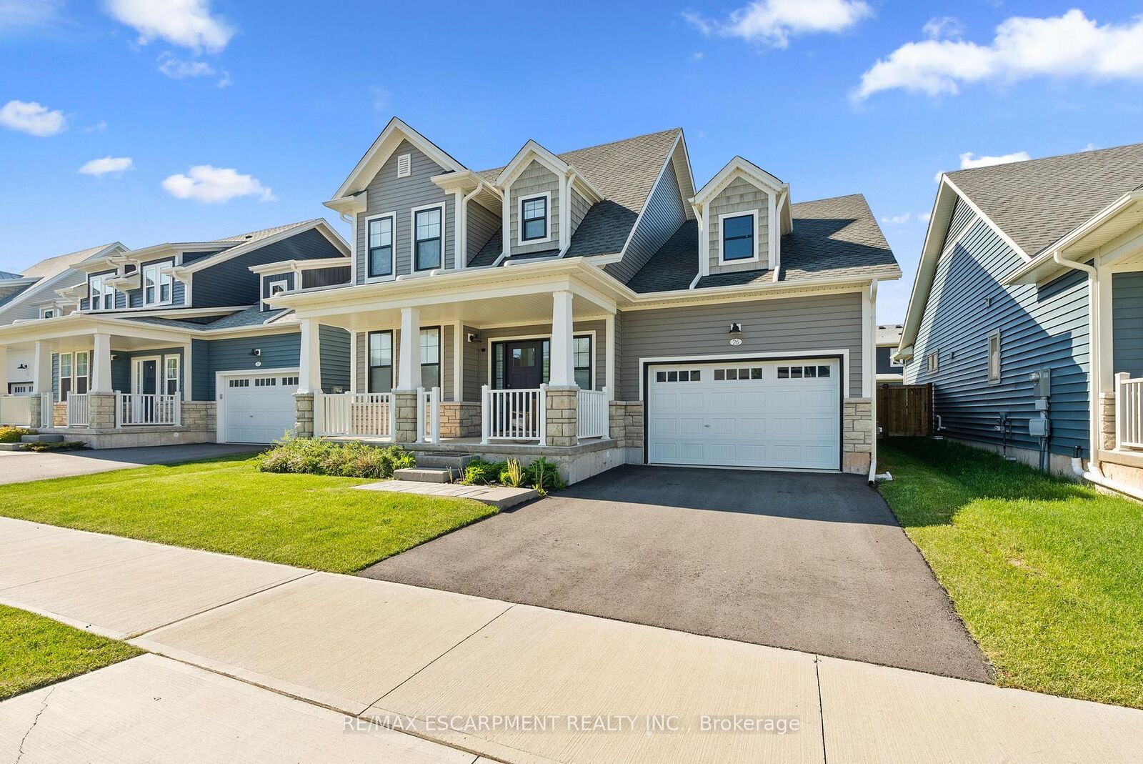 Property Photo: 26 Beachwalk Crescent ON L0S 1N0