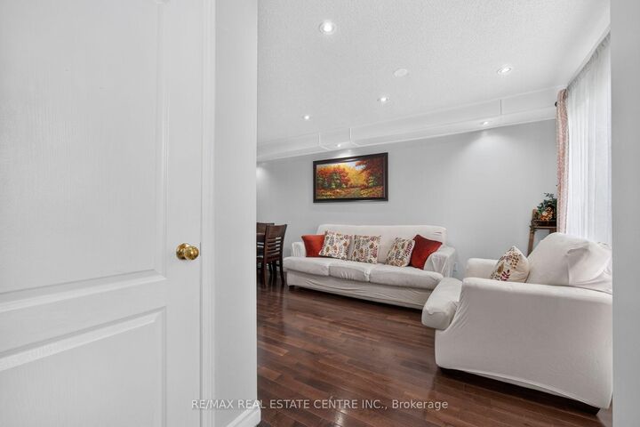 Property Photo: 8 Flatlands Way ON L6R 2B5