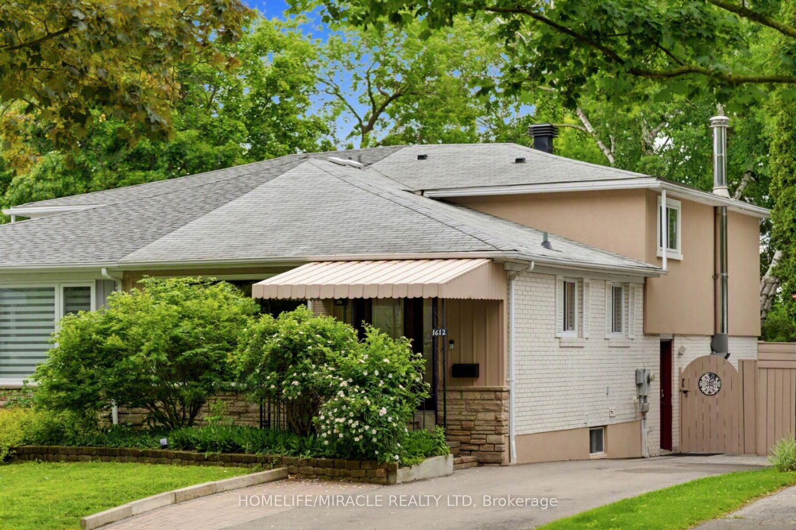 Property Photo:  1612 Wavell Crescent  ON L4X 1X1 