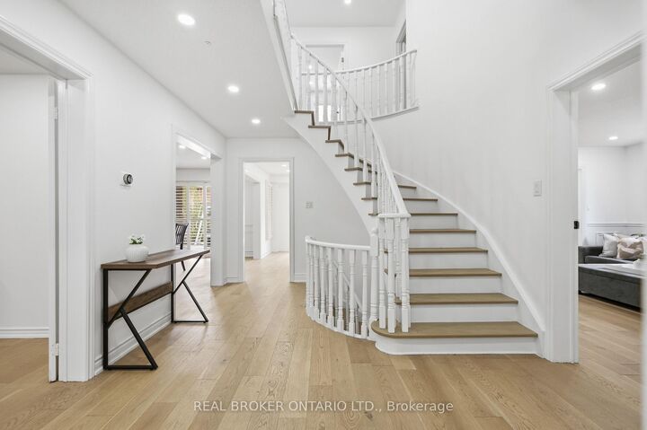 Property Photo: 94 Roxana Avenue ON L4L 3Y8