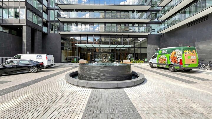 Property Photo: 127 Broadway Avenue 3113 ON M4P 1V4