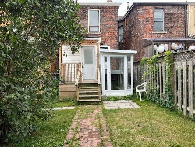 Property Photo:  10 Hibernia Avenue Lower  ON M6N 1E5 