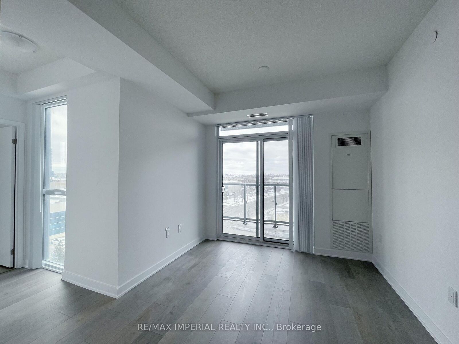 Property Photo:  38 Honeycrisp Crescent 616  ON L4K 0M7 