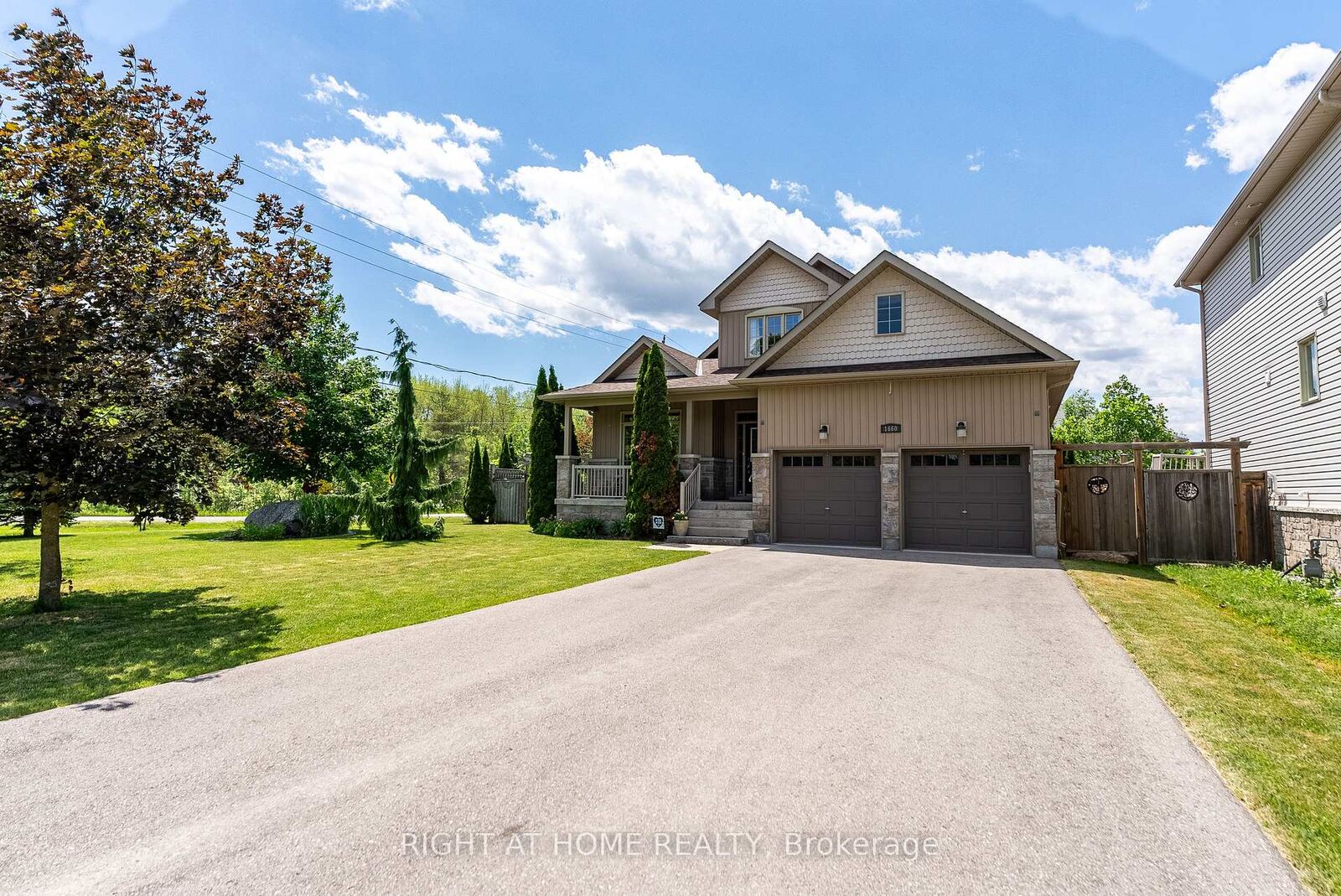 Property Photo: 1660 Moyer Avenue ON L9S 1S8