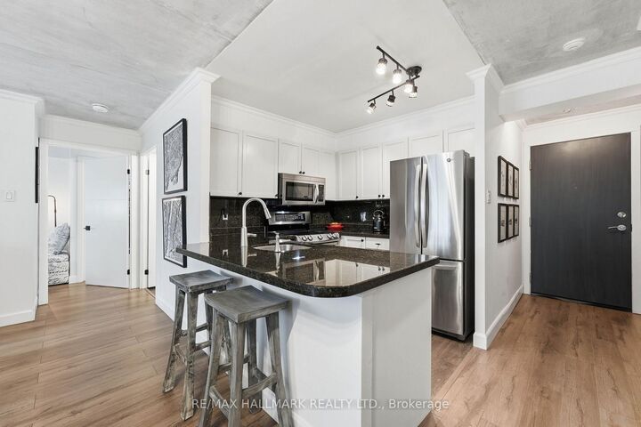 Property Photo: 600 Queens Quay W 705 ON M5V 3M3