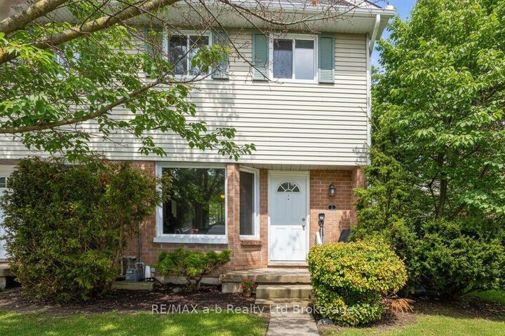 10 Dufferin Street 1 — photo 1