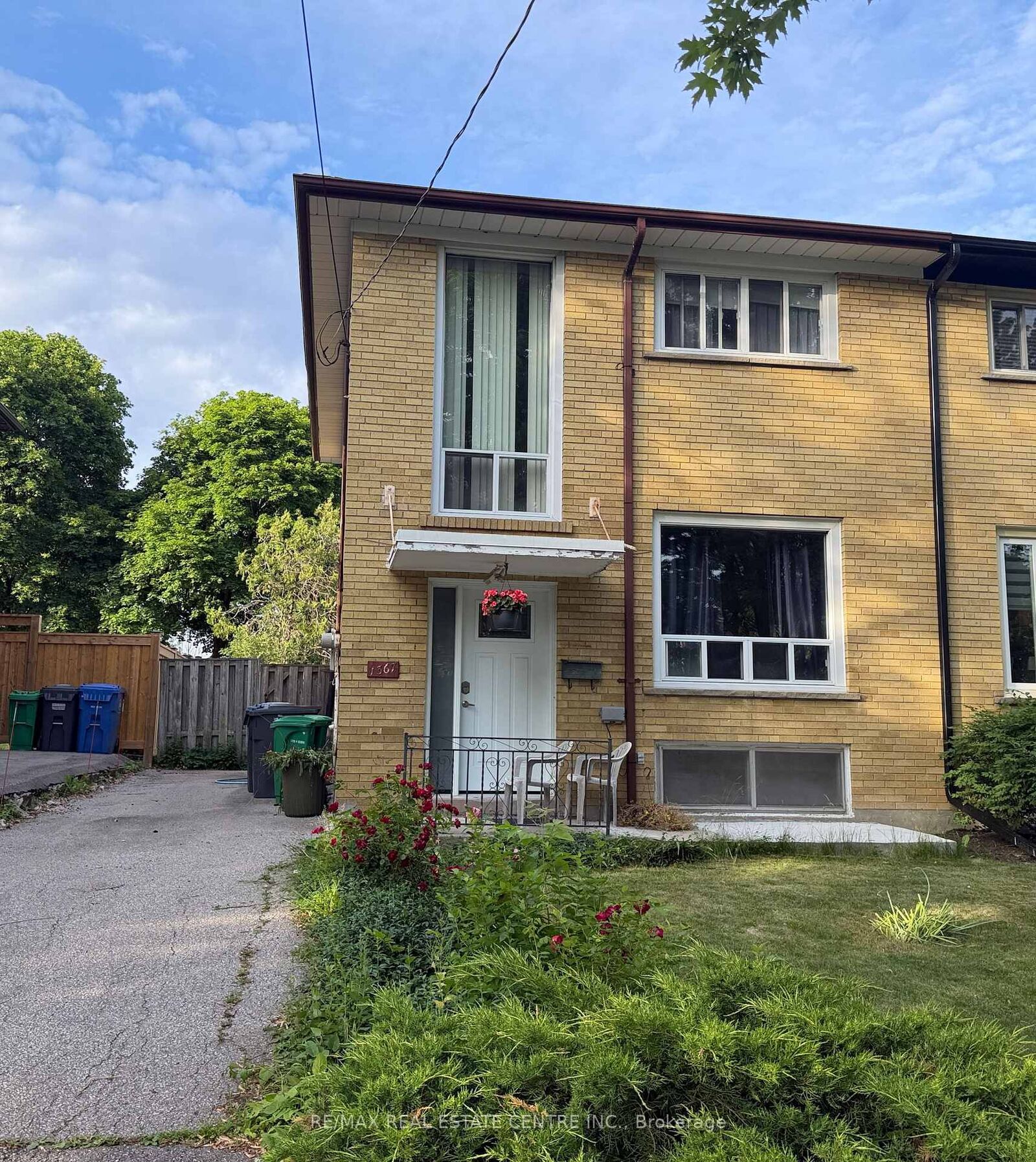 Property Photo: 1367 Freeport Drive ON L5C 1S5