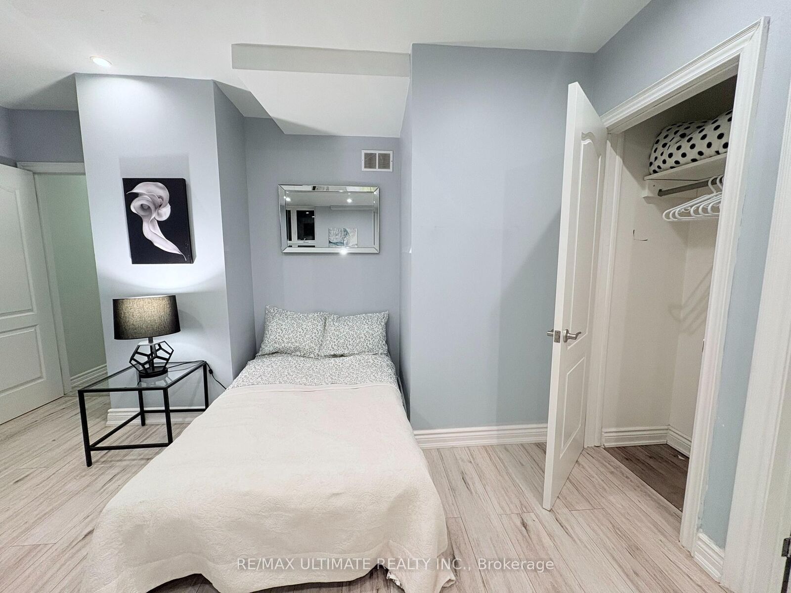Property Photo:  1166 Glengrove Avenue W 2 Lower  ON M6B 2K4 
