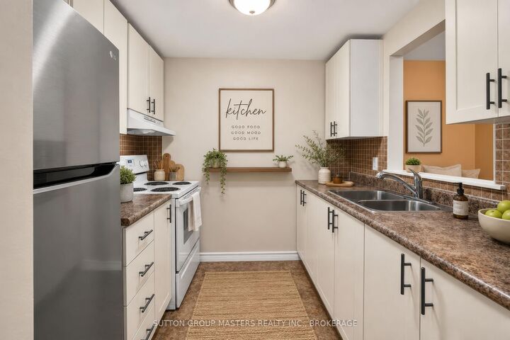 Property Photo: 580 Armstrong Road 114 ON K7M 8M3