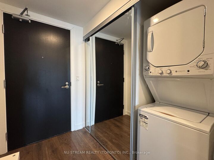 Property Photo: 501 Yonge Street 1710 ON M4Y 0G8