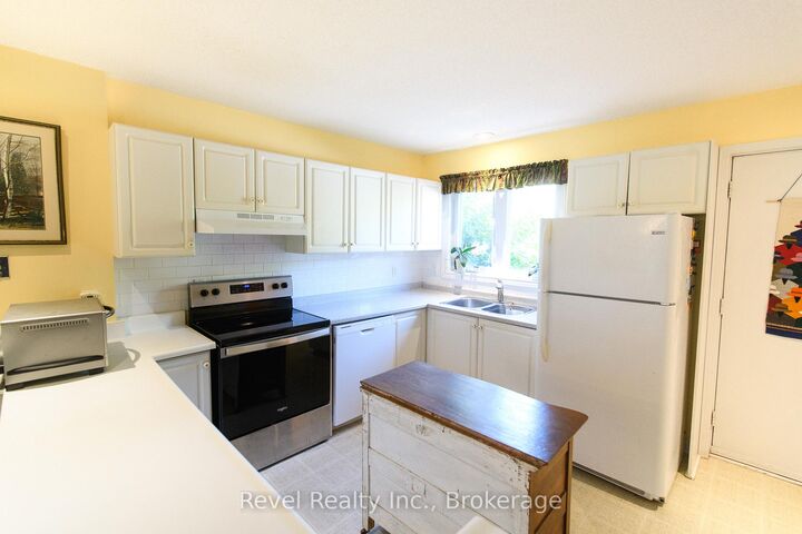 Property Photo:  145 Fairway Crescent 51  ON L9Y 5B4 