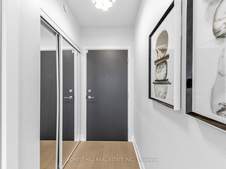 Property Photo: 250 Lawrence Avenue W 810 ON M5M 1B2