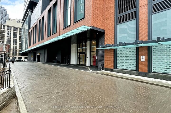 Property Photo: 18 Maitland Terrace 1808 ON M4Y 0H2