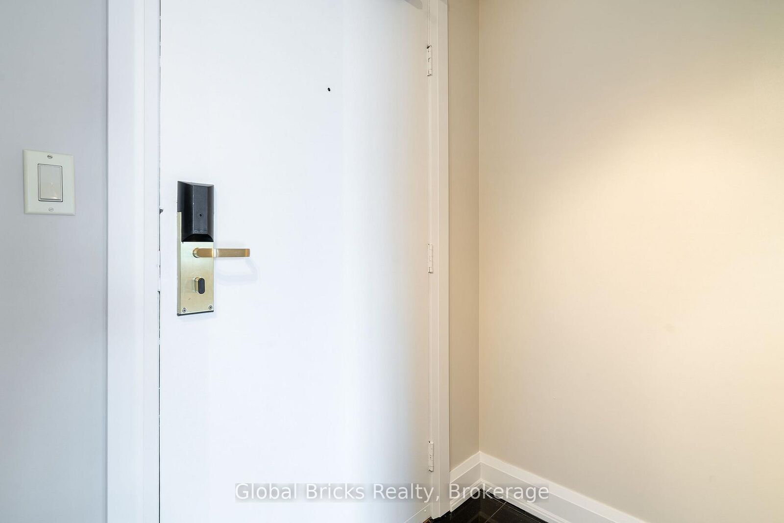 Property Photo:  2737 Keele Street 901  ON M3M 2E9 