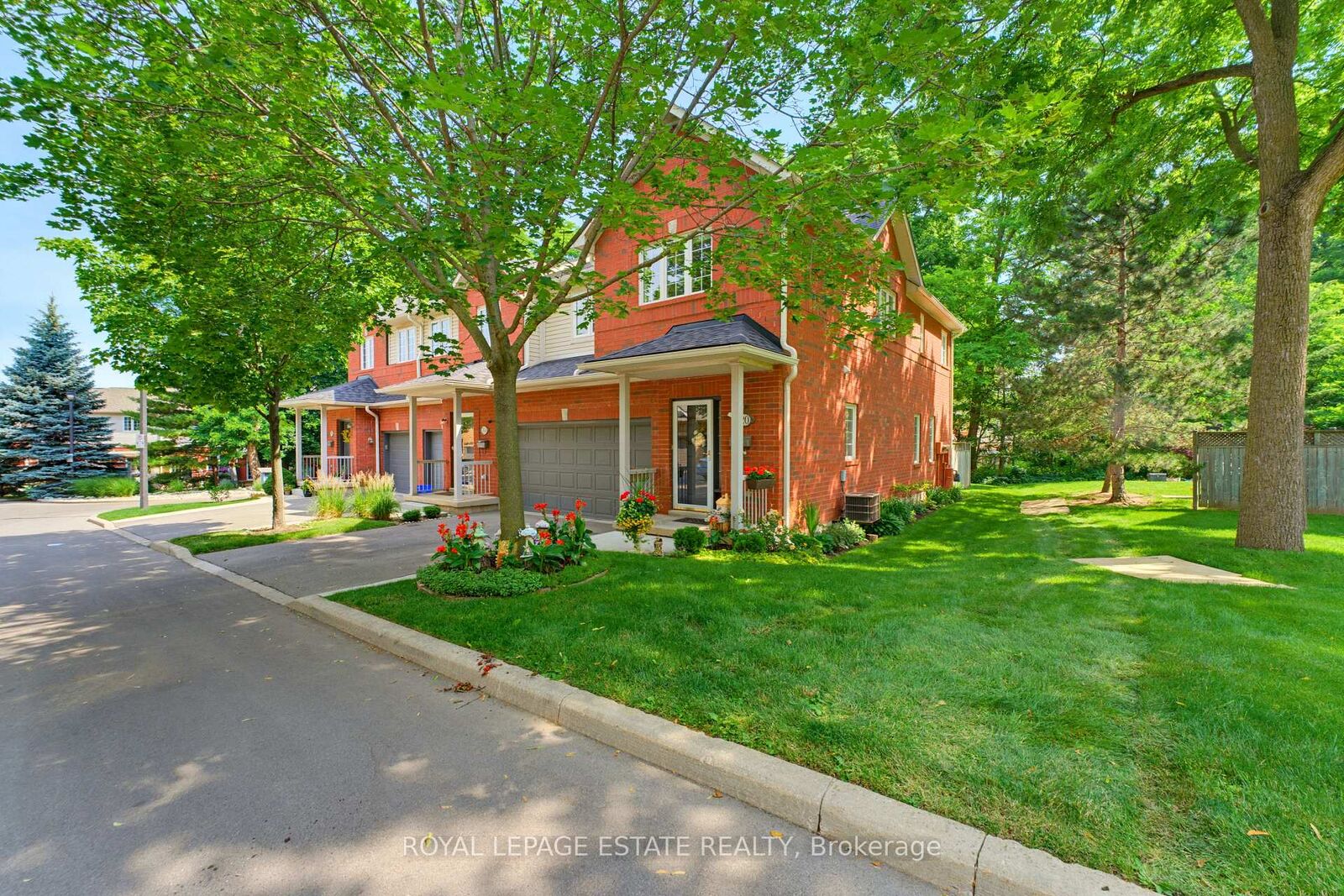 Property Photo: 120 Beddoe Drive 20 ON L8P 4Z4