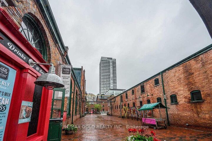 Property Photo:  33 Mill Street 1904  ON M5A 3R3 
