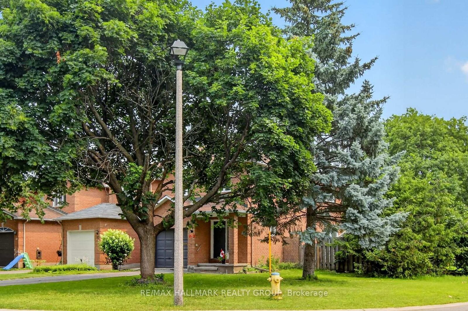 Property Photo:  23 Whitegate Crescent  ON K2J 4B6 