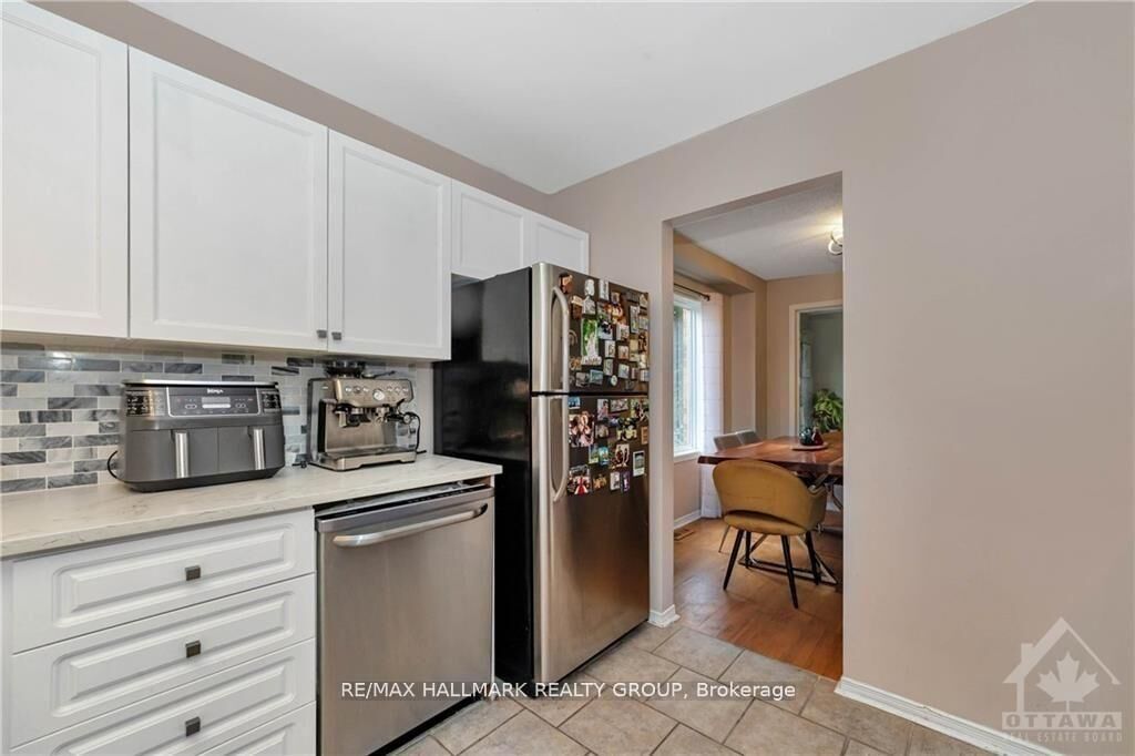 Property Photo:  17 Ravenscroft Court  ON K2S 1R3 