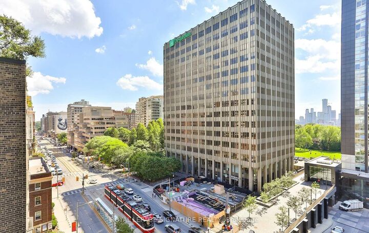111 St Clair Avenue W 802 — photo 1